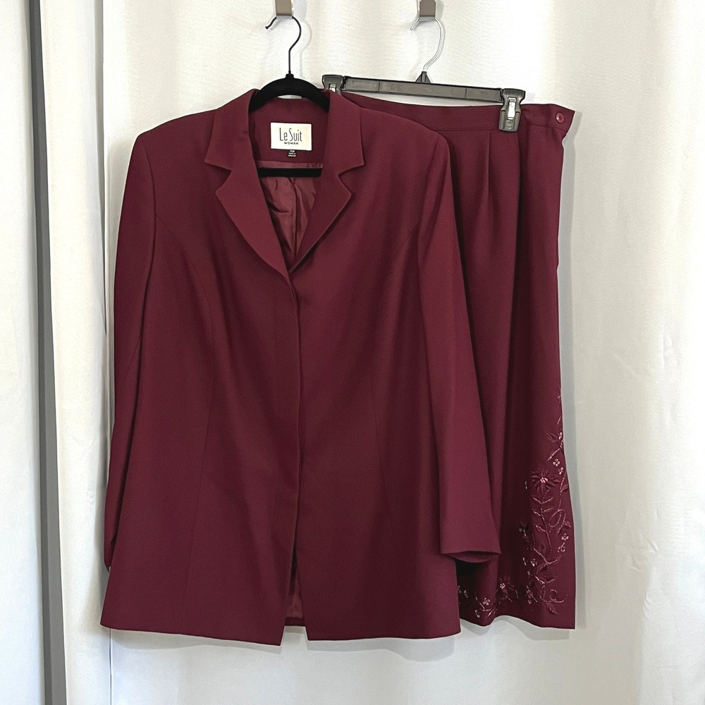 Vintage Le‎ Suit Burgundy Wedding Guest Skirt Suit 14W Embroidered Event - Picture 2 of 13